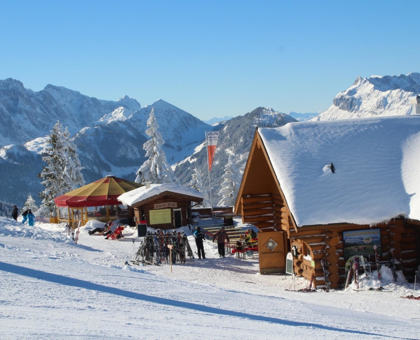 Skihütte im Skigebiet HochKössen in Tirol
